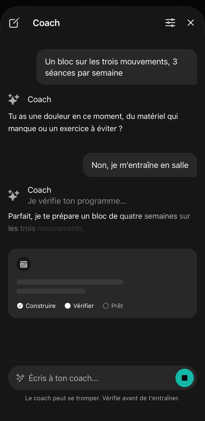 Écran Coach de l’app Sarox : après ta dernière réponse, l’IA construit ton bloc, avec les étapes Construire, Vérifier et Prêt.